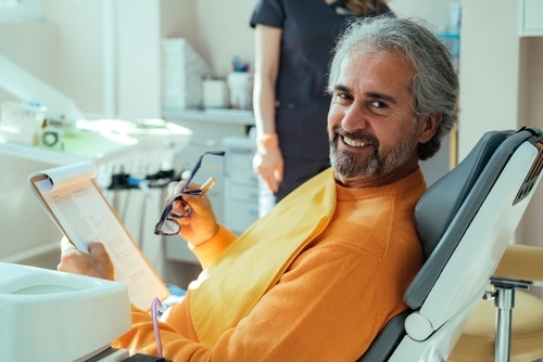 Coste de los implantes dentales Miniimplantes frente a implantes dentales estándar 
